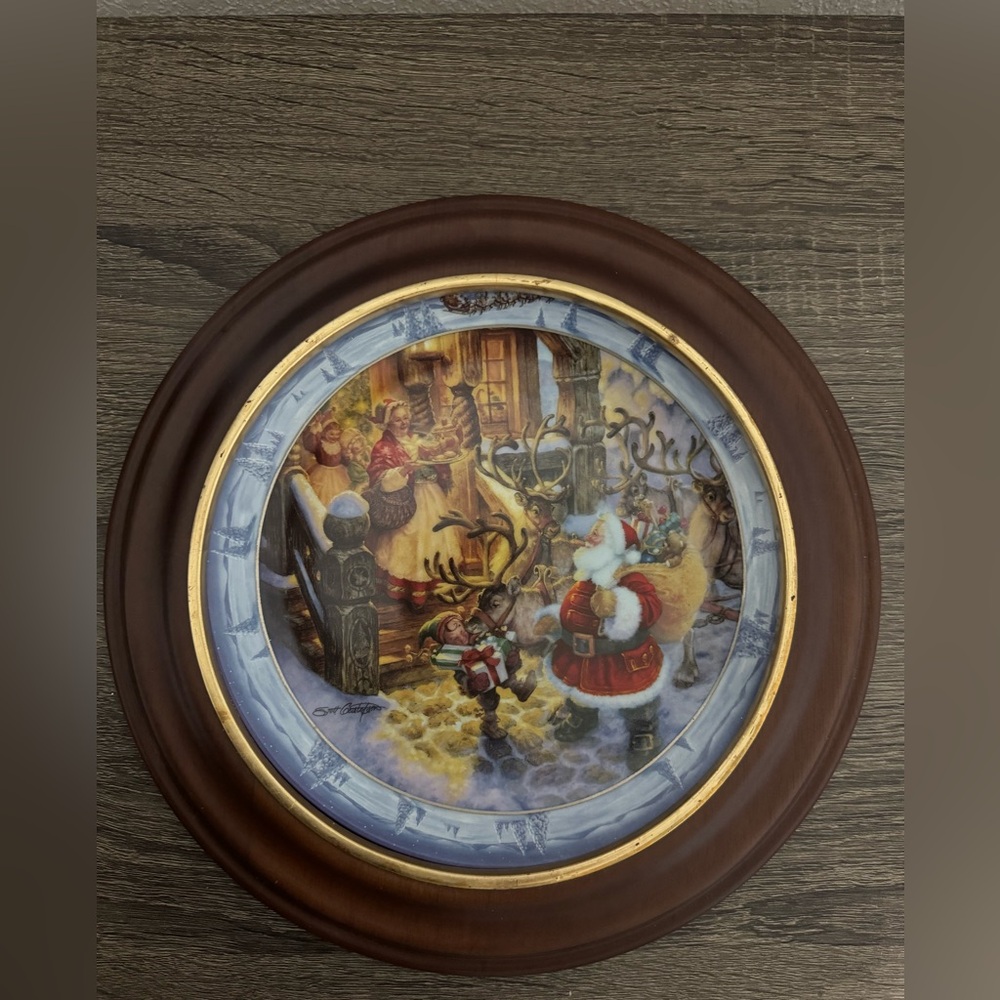 The Bradford Exchange “A Warm Send Off” Porcelain Christmas Plate (1994).